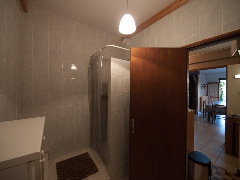 Gîte 4-6 personnes – vue sur salle de bains