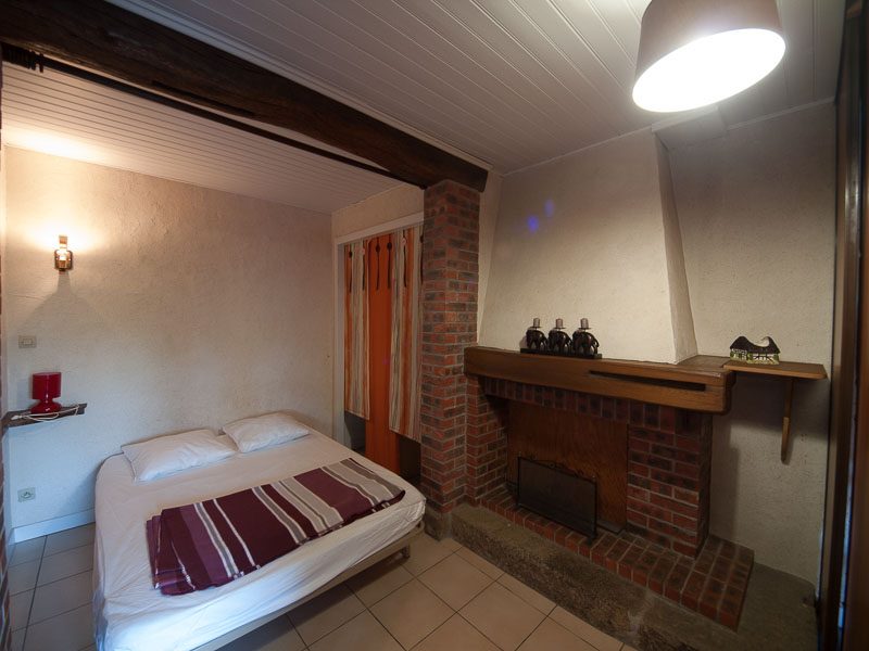 Gîte 4-6 personnes – vue sur chambres séparées par des cloisons amovibles