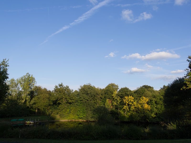 Terrasse gîte – vue sur plan d’eau